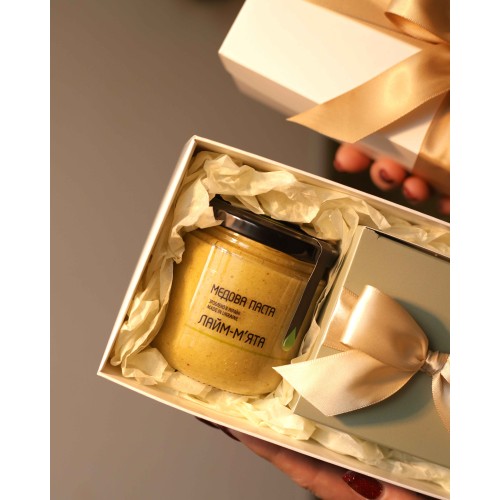 Новорічний подарунок. Теплий мікс із свічкою WHITE Новорічний подарунок. Теплий мікс із свічкою WHITE